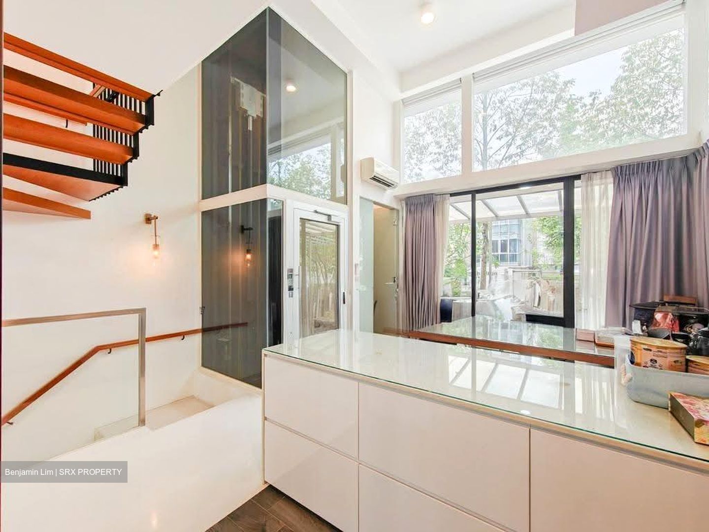Charlton 27 (D19), Terrace #617667631